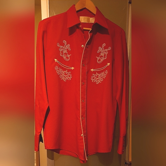 Vintage Men's red Western long sleeve shirt. - Picture 4 of 8